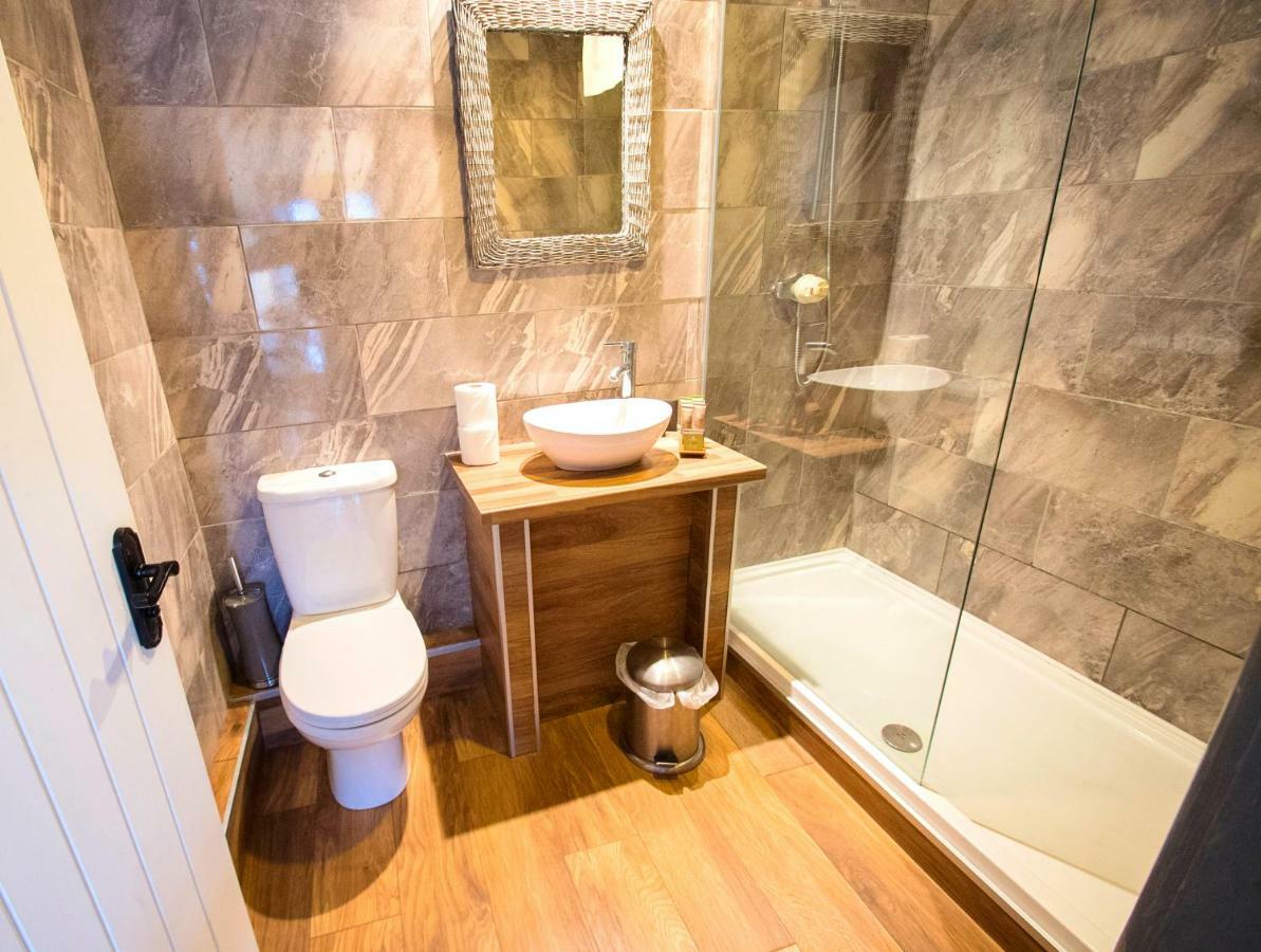 Bed and Breakfast Nik The Greek Burry Port Esterno foto