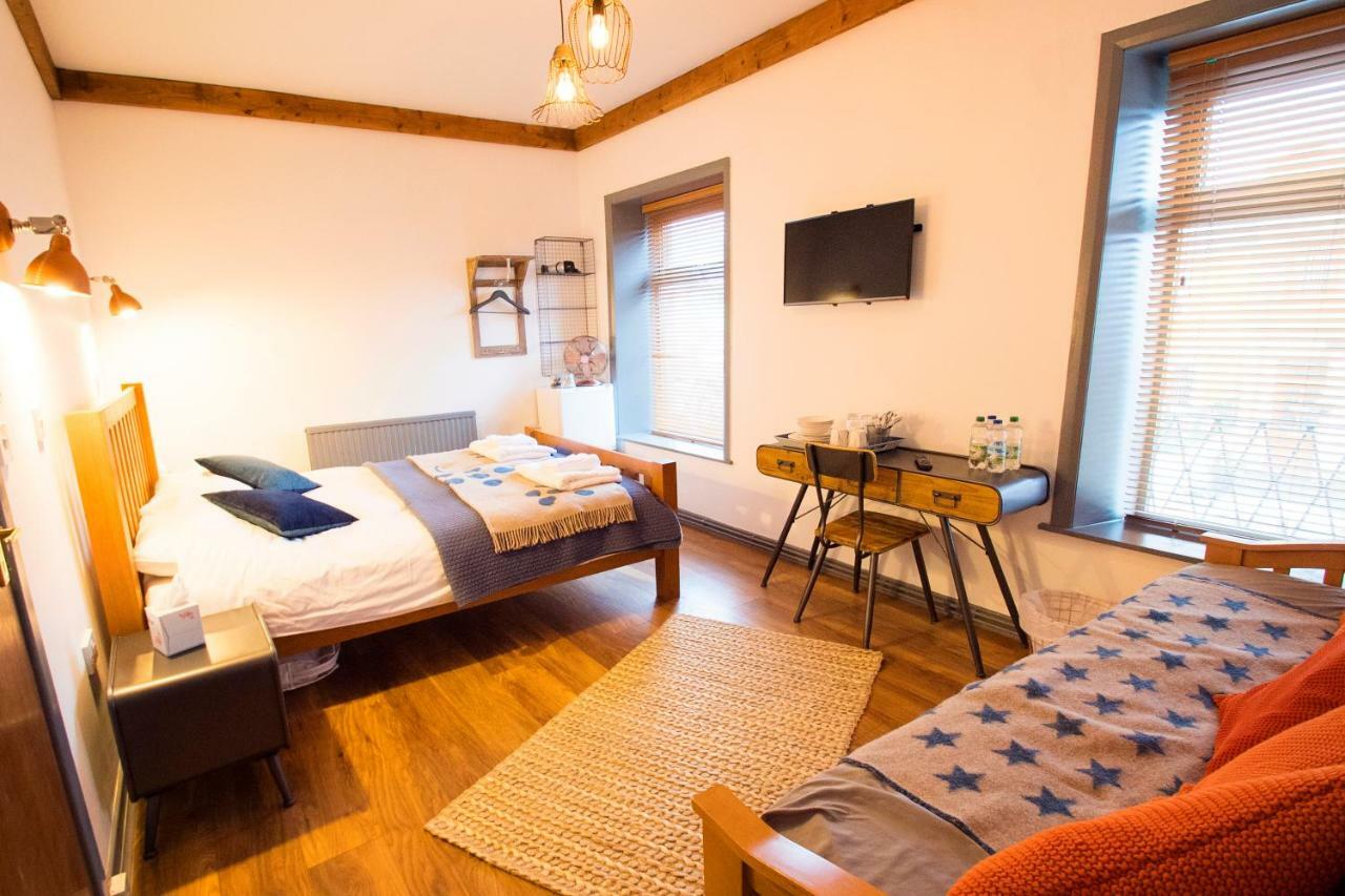 Bed and Breakfast Nik The Greek Burry Port Esterno foto