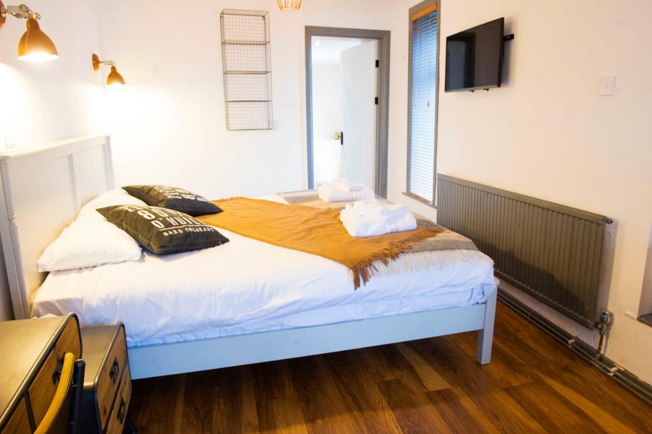 Bed and Breakfast Nik The Greek Burry Port Esterno foto