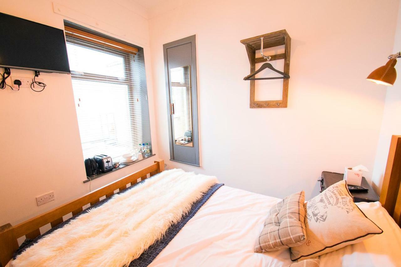 Bed and Breakfast Nik The Greek Burry Port Esterno foto