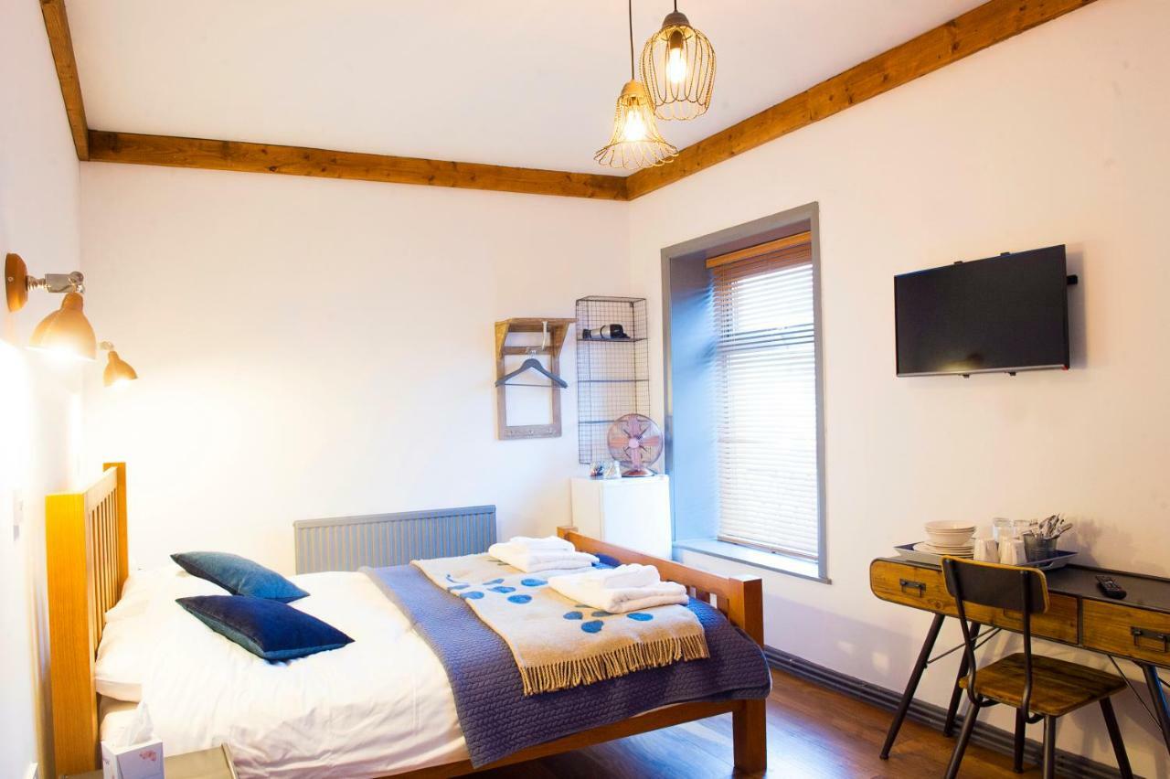 Bed and Breakfast Nik The Greek Burry Port Esterno foto